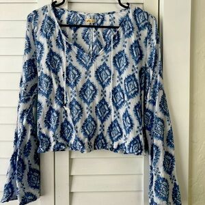Hollister White Long Sleeve V‑Neck Boho Top with Blue Ikat Print